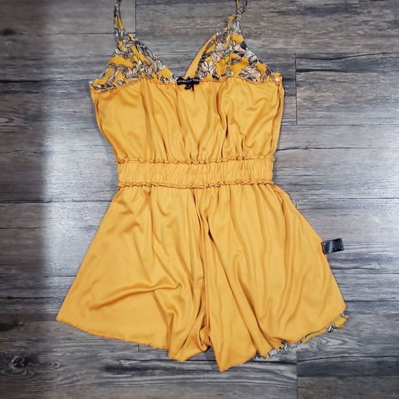 Three pink hearts yellow romper jumpsuit size medium - Picture 3 of 7